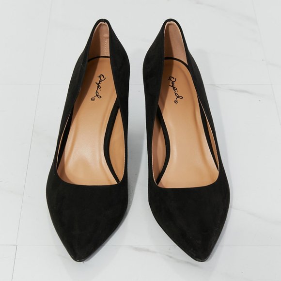 Qupid Point Toe Pumps in Black - Picture 7 of 7